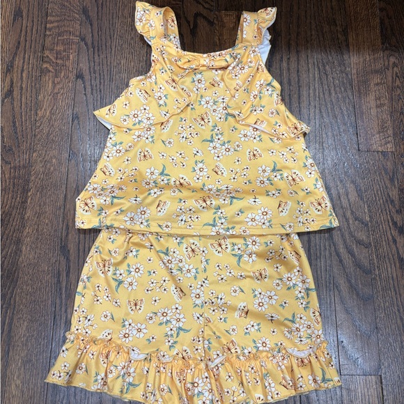 Little Lass girls Yellow Floral Ruffle Top and Shorts Set size 5 - Picture 2 of 6